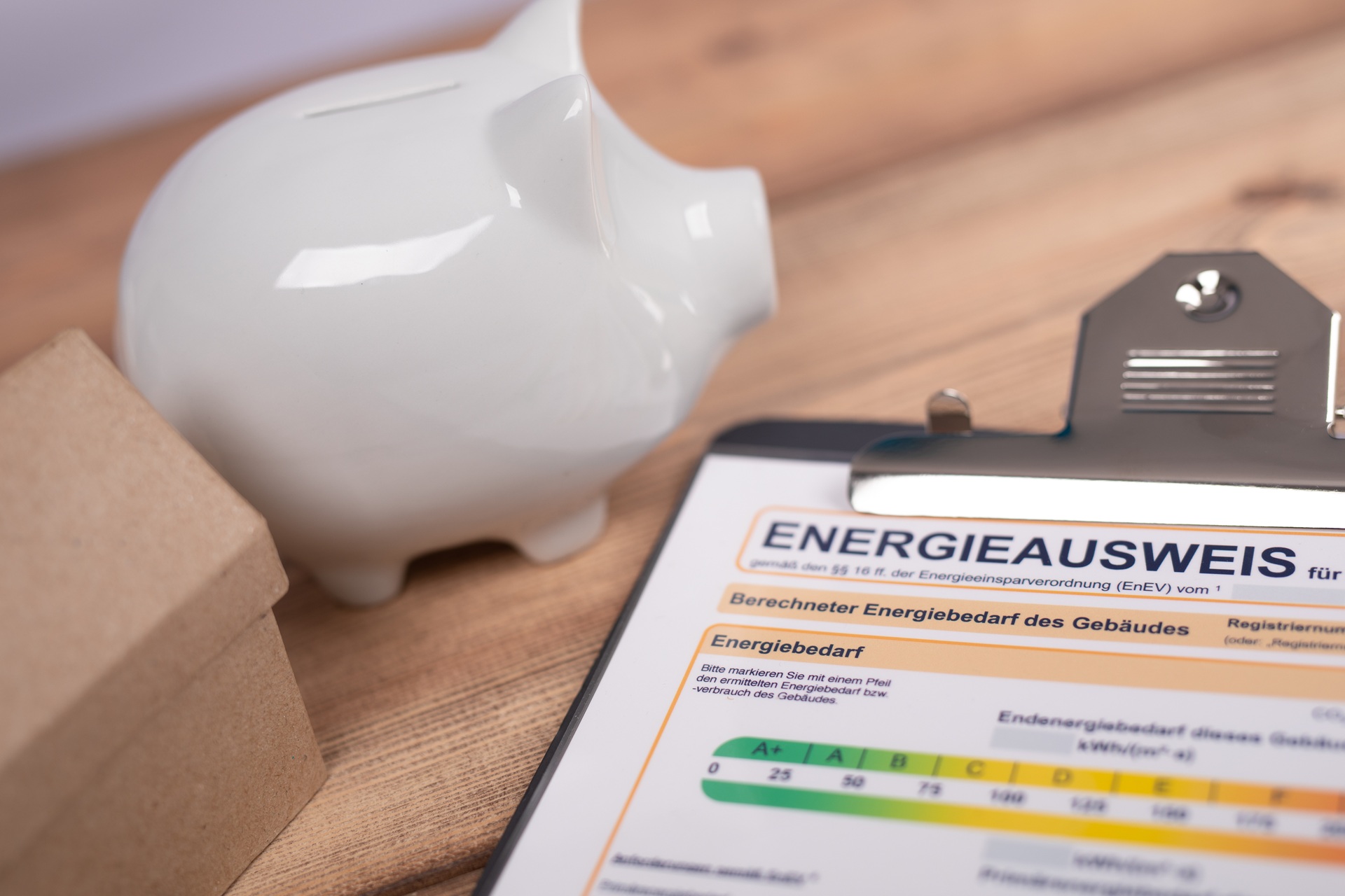 Wärmepumpe Halle Energieausweis mit Sparsymbol